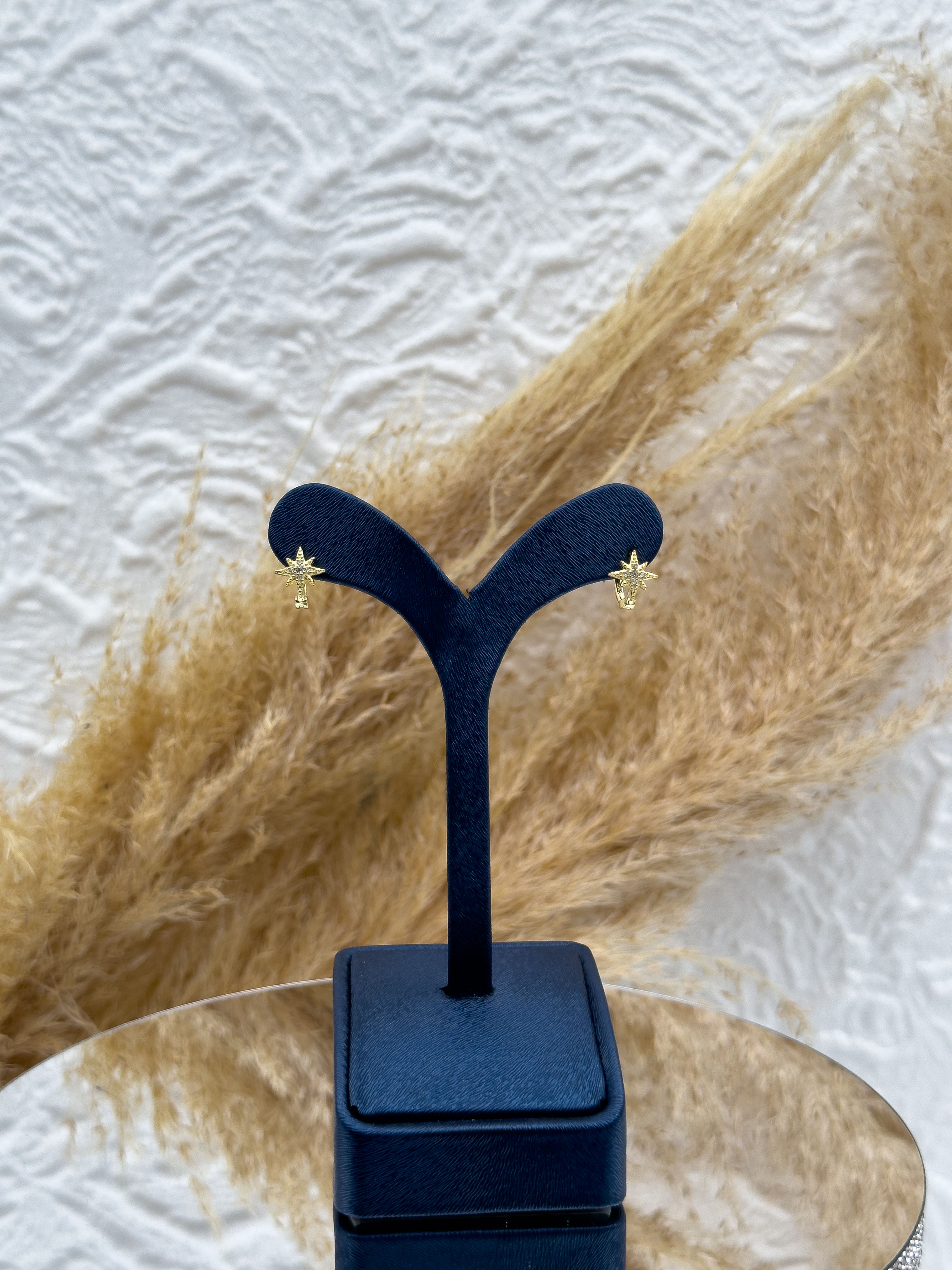 925 Ayar Gümüş Gold Renk Kuzey Yıldızı Halka Çocuk Küpesi – Zarif, Işıltılı ve Hediyelik Kız Çocuk Küpe